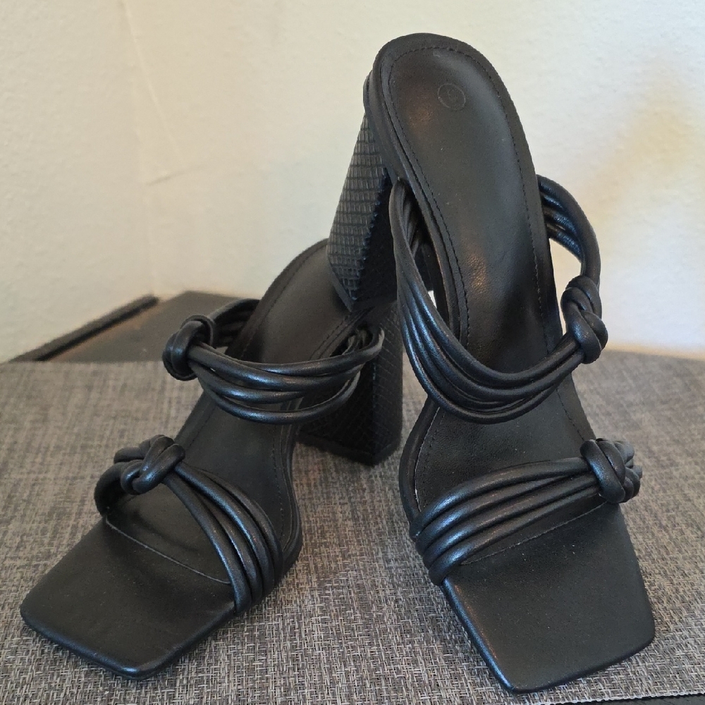 ZBY Black Strappy Block Heel Sandal